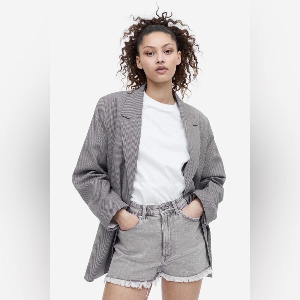 NWT H&M Divided Women’s Cotton High-Waisted Denim Shorts Light Grey Size 4
